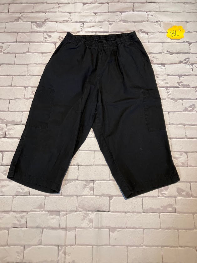 Ladies Bottoms Size M
