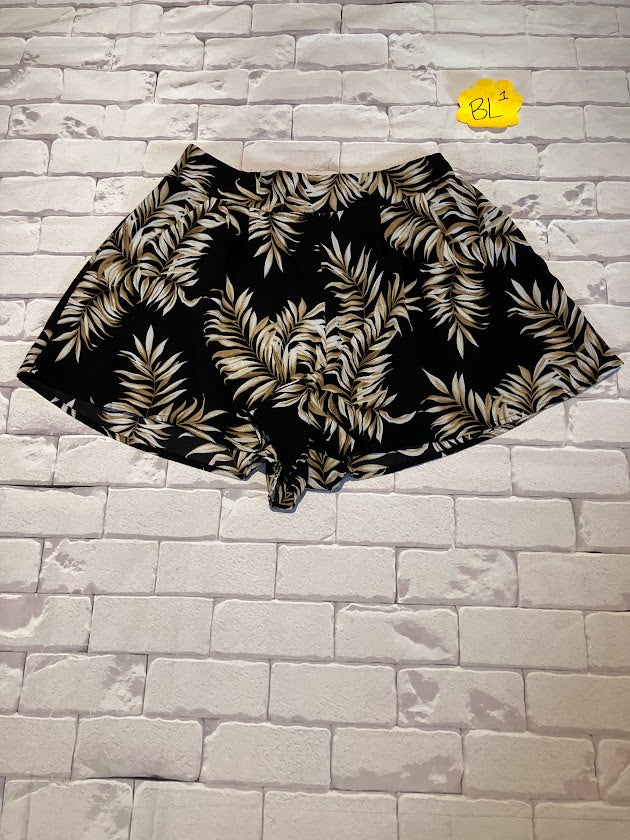 Ladies Bottoms Size M