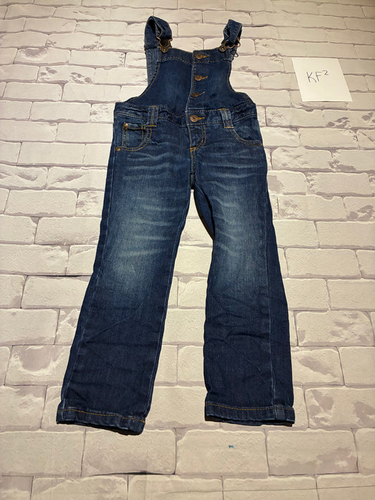 Outfit Size 4
