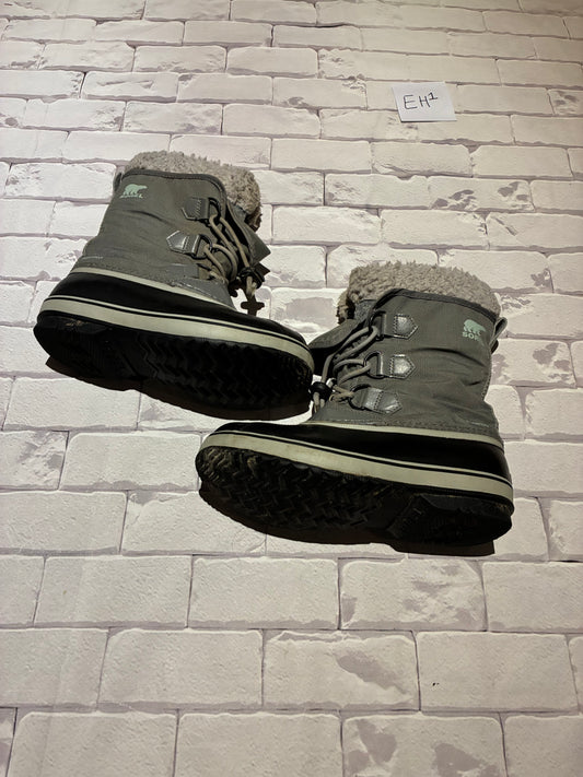 Shoes Size 4