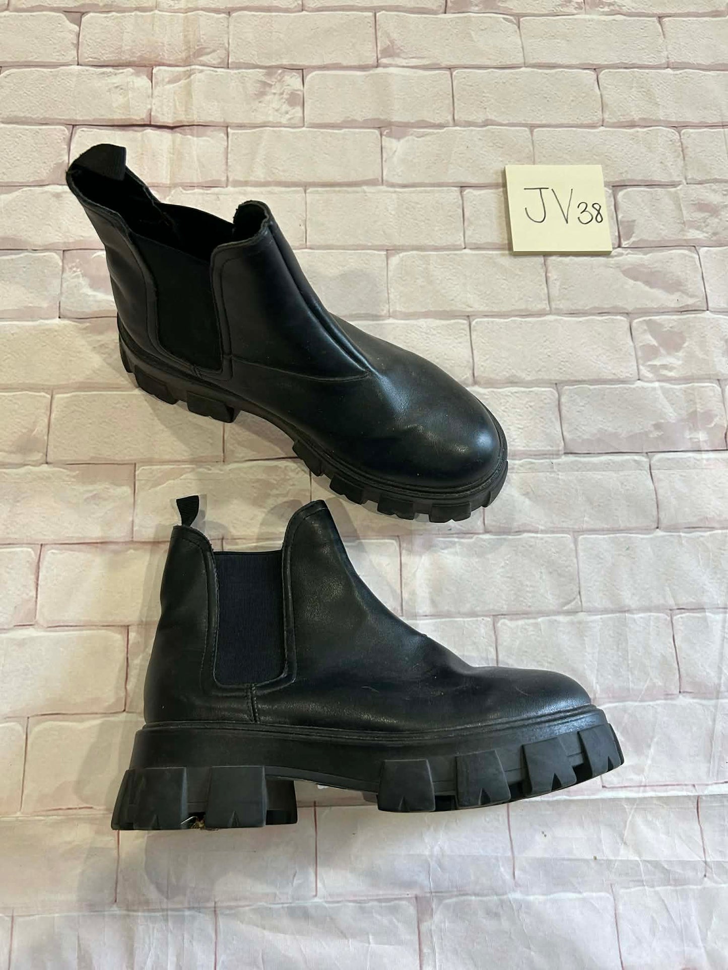 Ladies Shoes Size 8.5