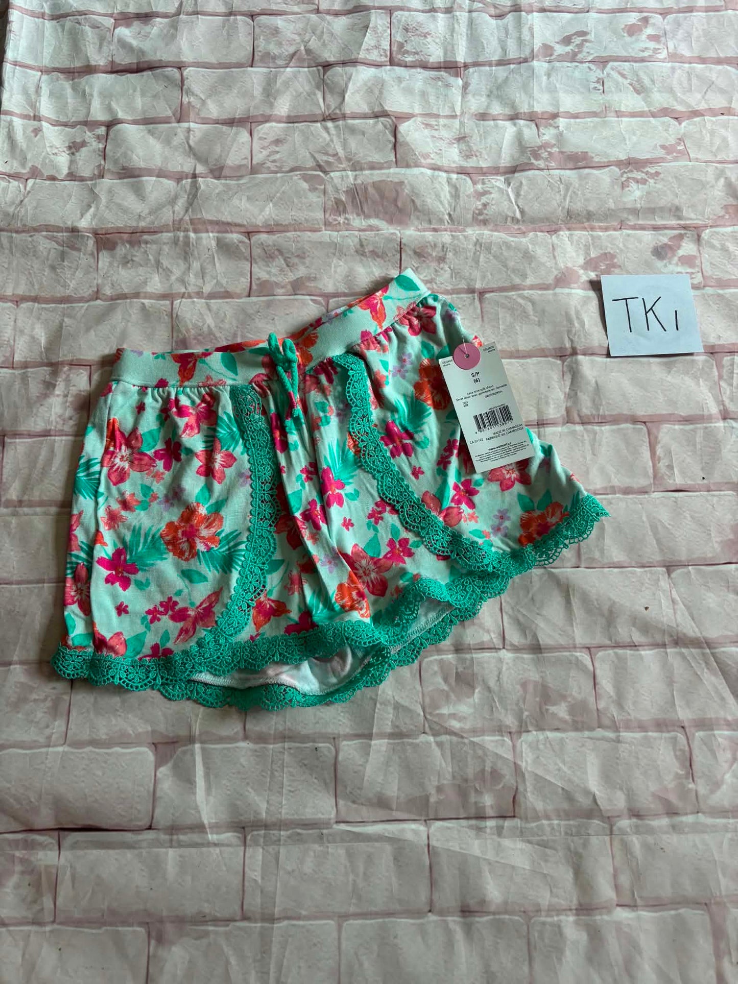 Bottoms Size 6 BNWT