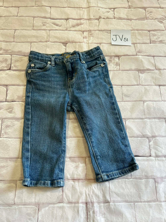 Bottoms Size 4 Capri