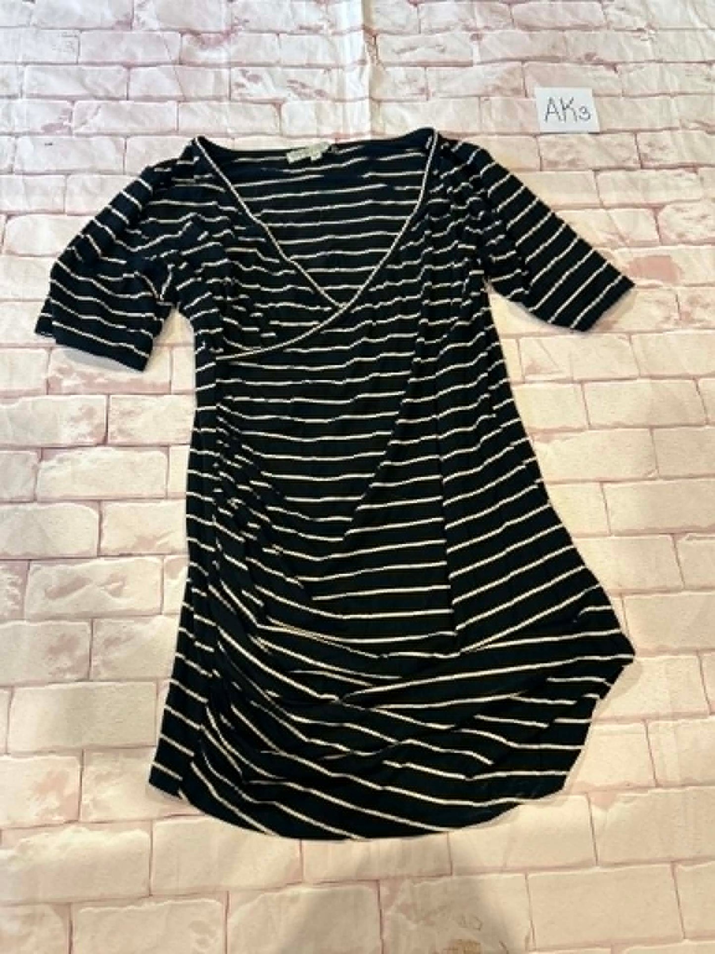 Ladies Maternity/Nursing Top Size M