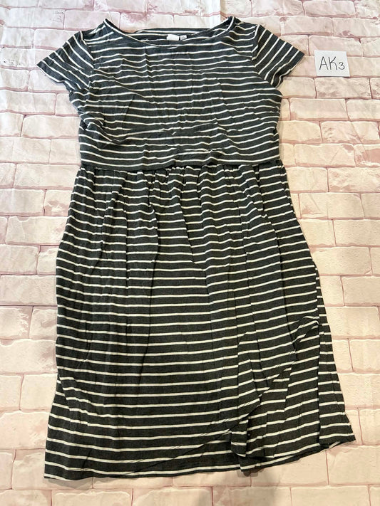 Ladies Maternity/Nursing Dress Size M
