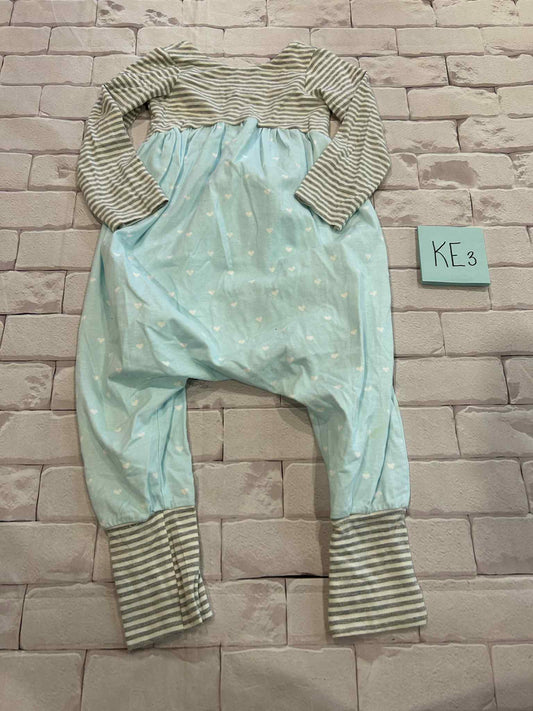Girls Outfits Size 3 (Faint Stain)